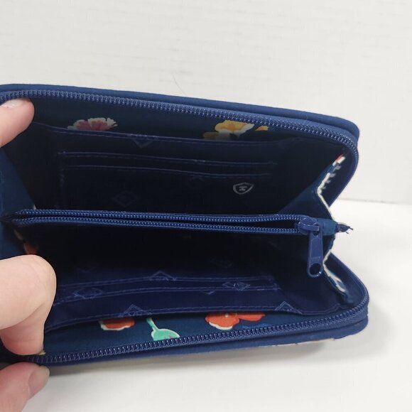 Vera Bradley RFID Grab & Go Wristlet Santiago - Picture 2 of 3